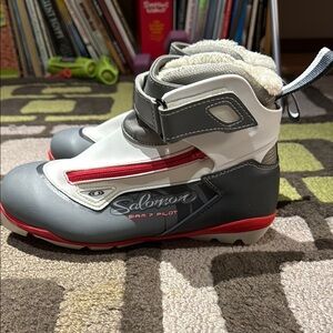 Salomon Siam 7 classic ski boots, pilot binding- W7.5